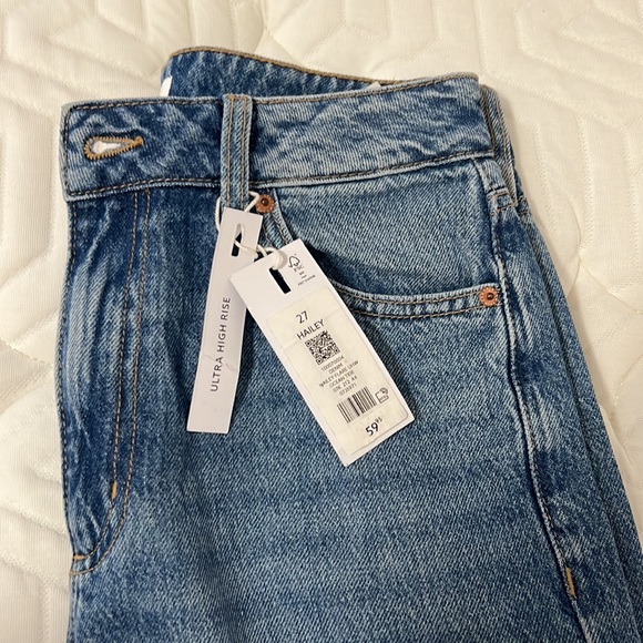 Brand new ultra high rise jeans. They are beautiful and comfortable. - Picture 2 of 3